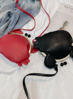 2025新款小众设计单肩斜挎包可爱红色螃蟹包个性耳朵夹口包