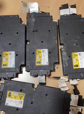 奔驰E300电池包管理系统BMS 型号：A789 900 69 00