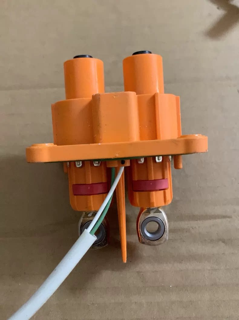 新能源汽车高压连接器插座 橙色外壳 双孔设计 带线束