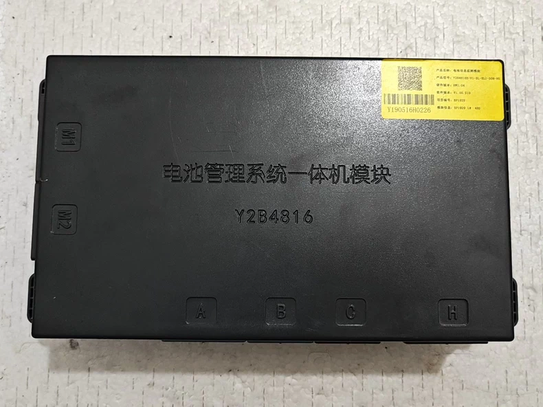 新能源电池模块 ，BMS 一套两模块。 产品名称:电池信息监测模块