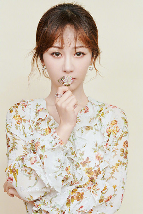 杨紫明星海报制作电视剧剧照海报定做客厅寝室装饰墙画贴画2401