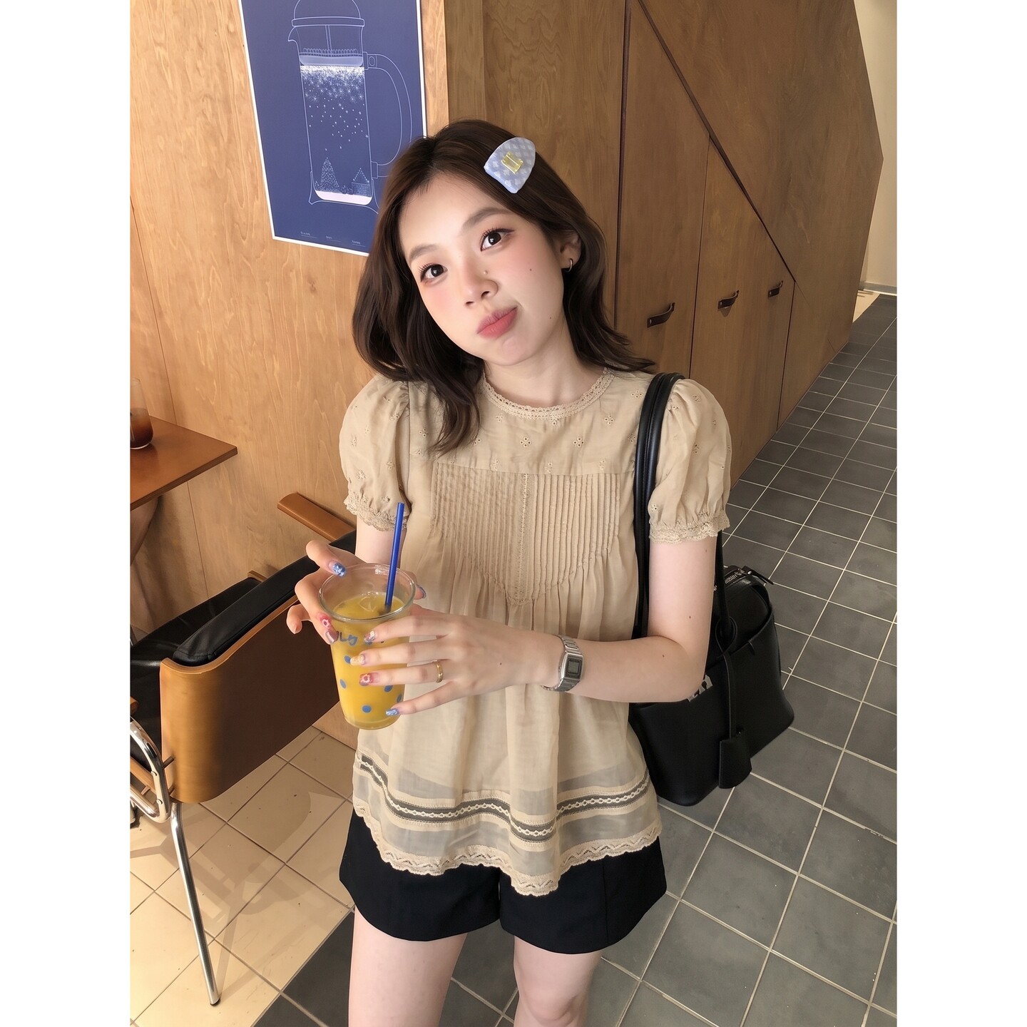 甜美风泡泡袖圆领百搭减龄上衣