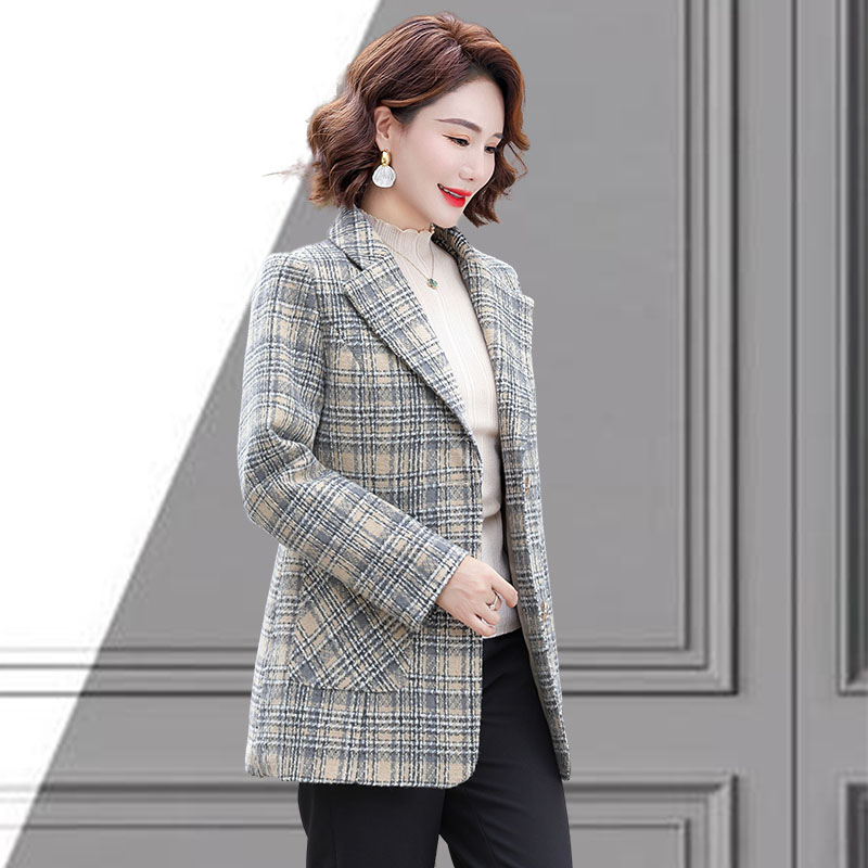 妈妈春装西服外套女2024新款洋气中老年春秋气质减龄格子西装上衣