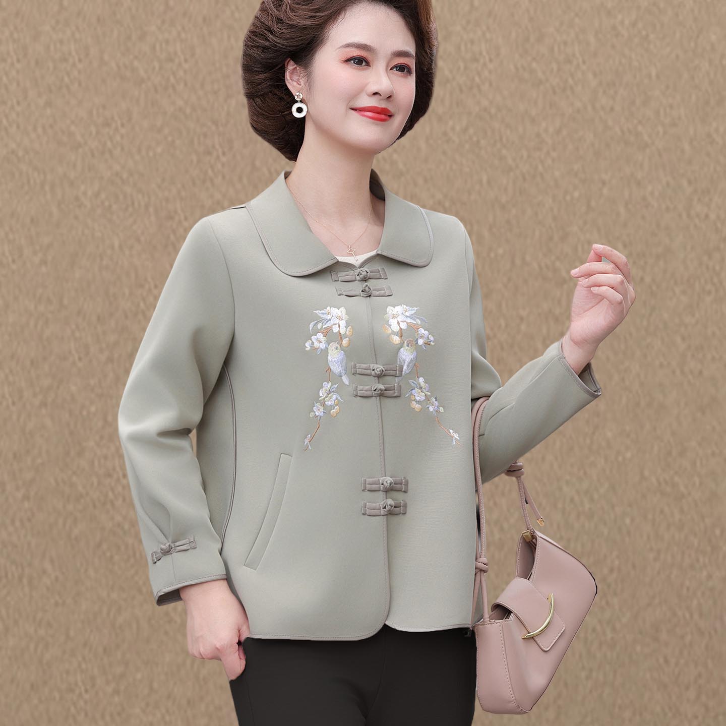 妈妈秋装时尚国风外套女2025新款中老年人春秋高级感洋气上衣短款