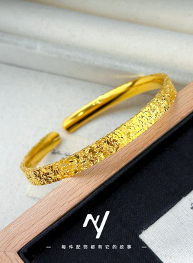 小红书轻奢设计感碎碎冰手镯女士高级感百搭素圈爆闪开口镯子批发