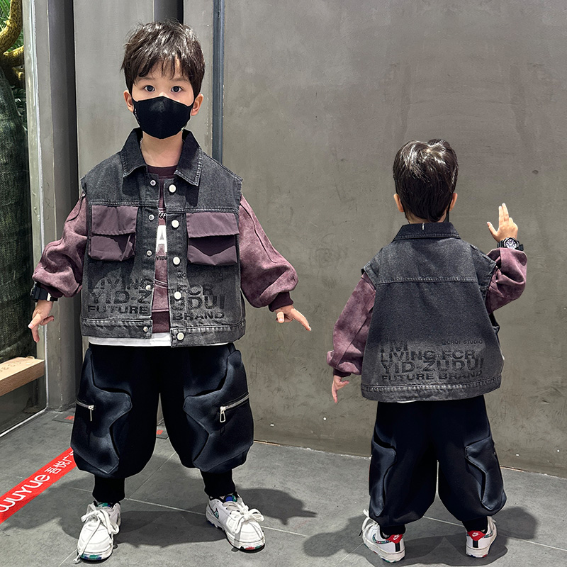 男童套装春秋时髦儿童2025新款秋季痞帅男孩卫衣马甲工装裤三件套