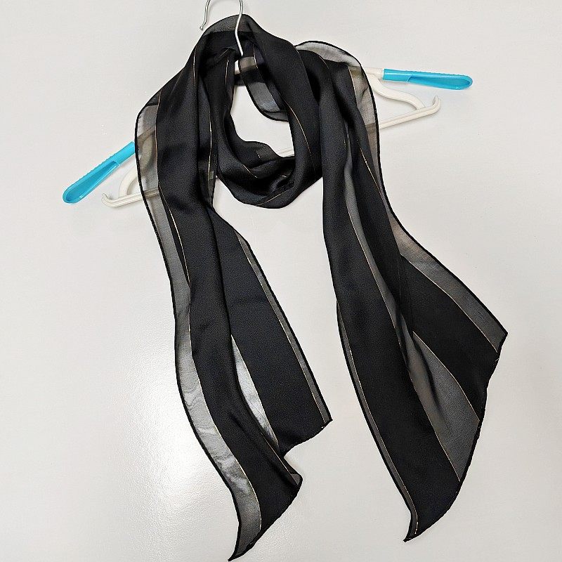 真丝黑色缎条百搭蝴蝶结装饰丝巾领巾三角护颈防晒飘带女轻奢金边