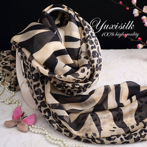 棕色斑马豹纹100%桑蚕丝长款真丝丝巾披肩女士春秋冬夏季丝绸围巾