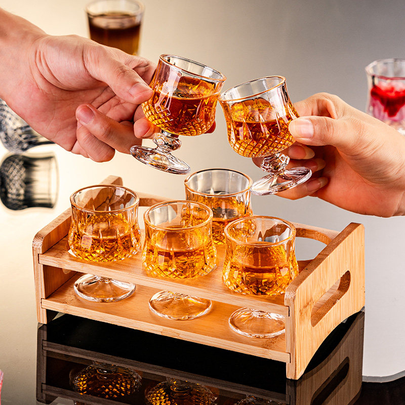 高档轻奢玻璃白酒杯套装酒吧ktv中式一口杯小酒杯二两杯架酒具