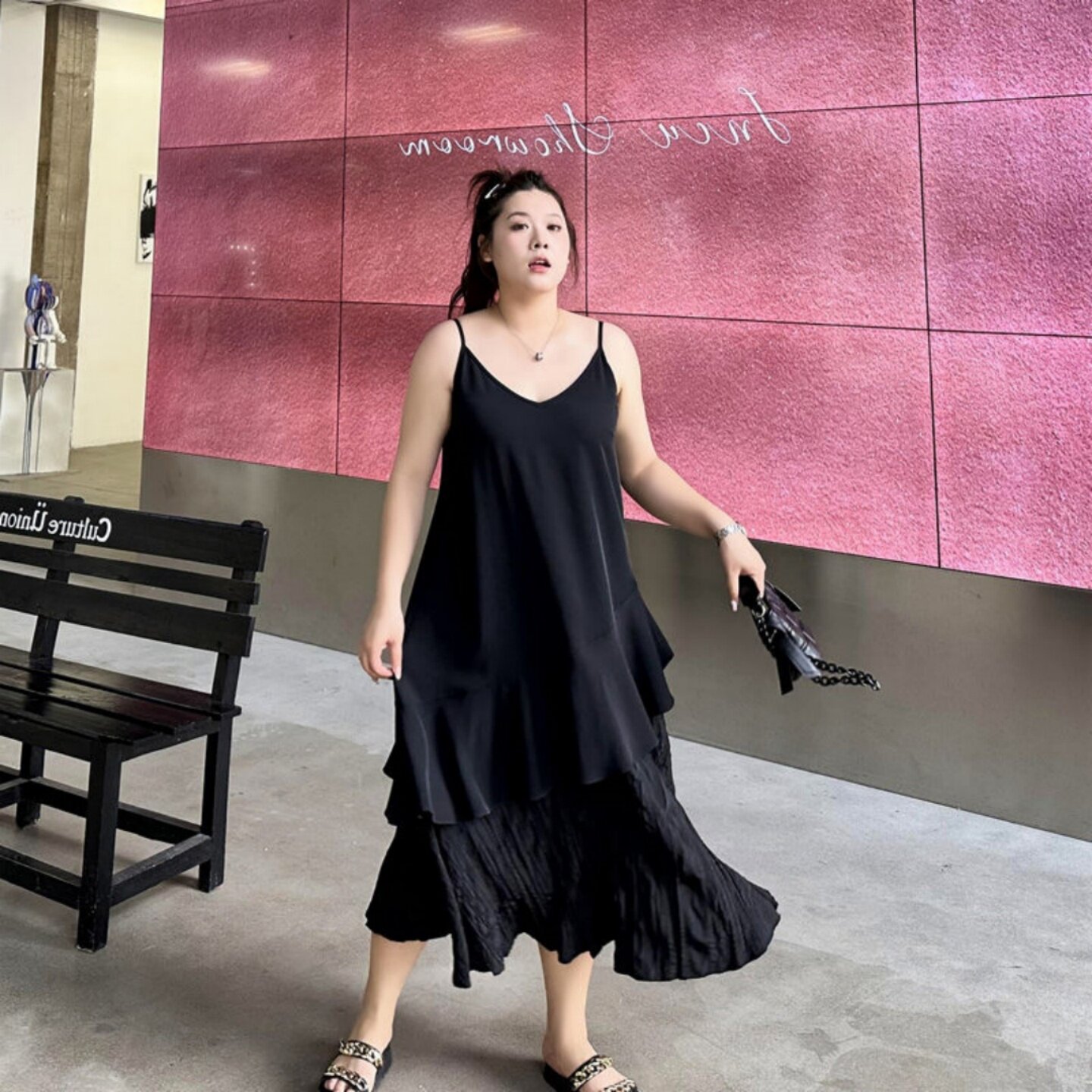 300斤大码显瘦V领吊带连衣裙图片