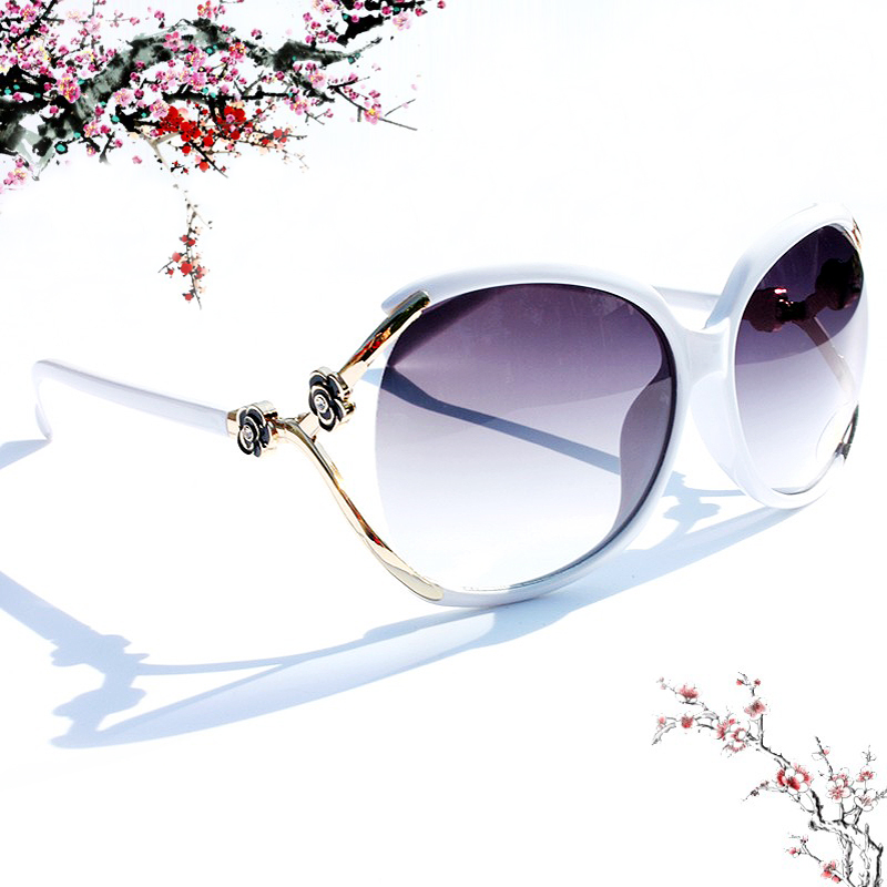 圆脸优雅风白色大框镂空太阳墨镜