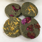 宠物零食兔子龙猫豚鼠鲜花苜蓿草草饼小宠磨牙草砖兔兔食物4只装