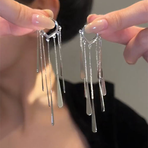 灵动气质轻奢长款流苏高级感耳环