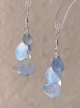 清冷感渐变蓝色花瓣仿贝壳耳环女2025新款爆款高级感轻奢气质耳钩