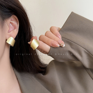 金属感拉丝扭曲耳钉女2022年新款 潮简约耳环秋冬高级感网红耳饰品