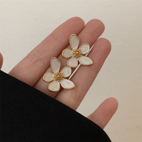 珍珠山茶花耳钉女小众设计感