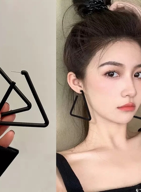 黑色三角几何耳环高级感ins欧美风耳坠女2022新款潮小众设计耳饰