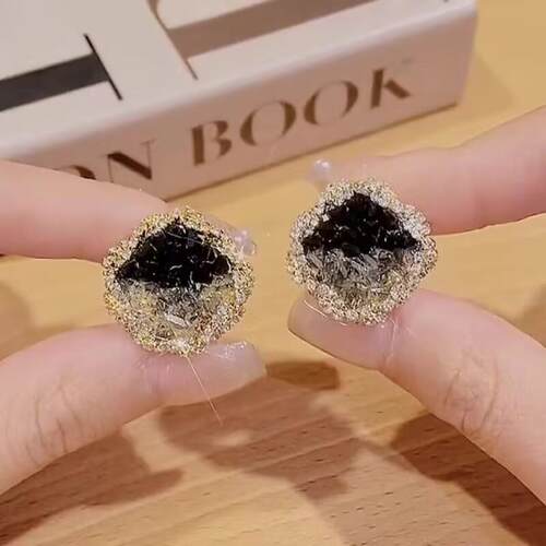 黑色渐变水晶方形耳钉