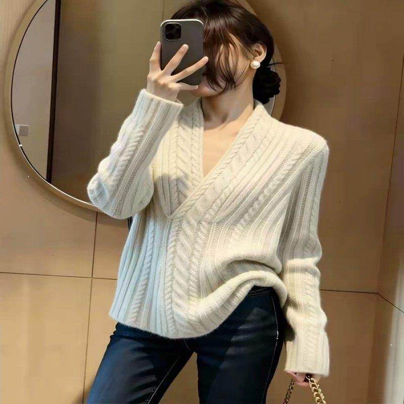 牛X货 巨炸裂！米白色V领绞花套头毛衣女冬季慵懒宽松针织衫上衣