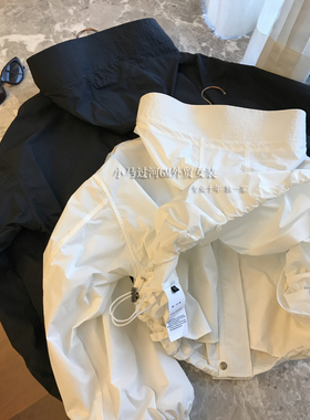 摁头安利，L*U家！户外宽松下摆抽绳连帽休闲显瘦短款风衣外套女