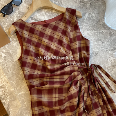上身绝了！！巨显瘦，法式浪漫一字领格纹褶皱收腰复古红格连衣裙