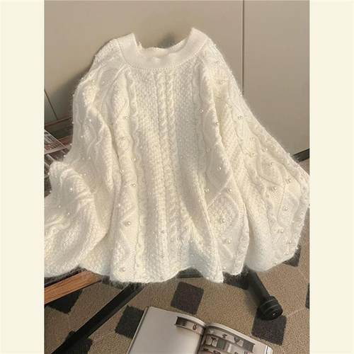 今年流行宽松慵懒松弛感麻花针织衫设计感白色珍珠粗针毛衣女秋
