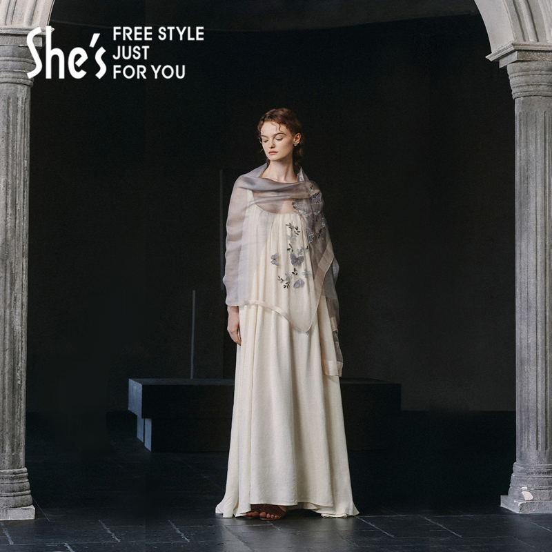 shes茜子植物物语立体蝴蝶刺绣轻奢桑蚕丝丝巾披肩女围巾高档礼物