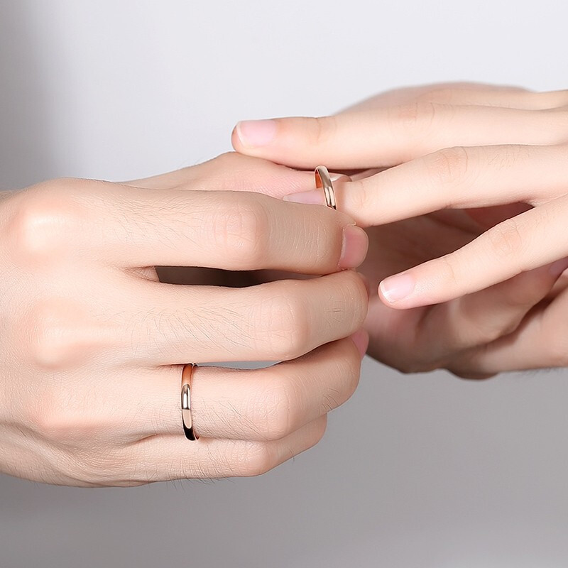 素圈戒指女18K玫瑰金色精致个性情侣对戒生日礼物女不掉色