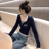 小上衣女生2026秋冬新款 t恤蓝色显白假两件短款 显瘦长袖 连帽修身