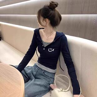 连帽修身显瘦长袖t恤蓝色显白假两件短款小上衣女生2026秋冬新款