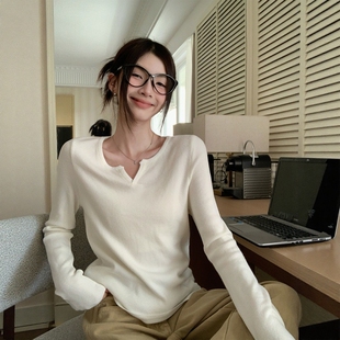 设计感小众v领针织衫女秋冬内搭毛衣显瘦白色打底衫上衣2026新款