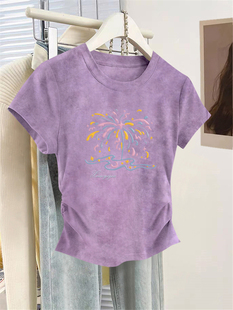 2026新款短款t恤上衣夏季潮流紫色正肩扎染收腰修身显瘦短袖女生