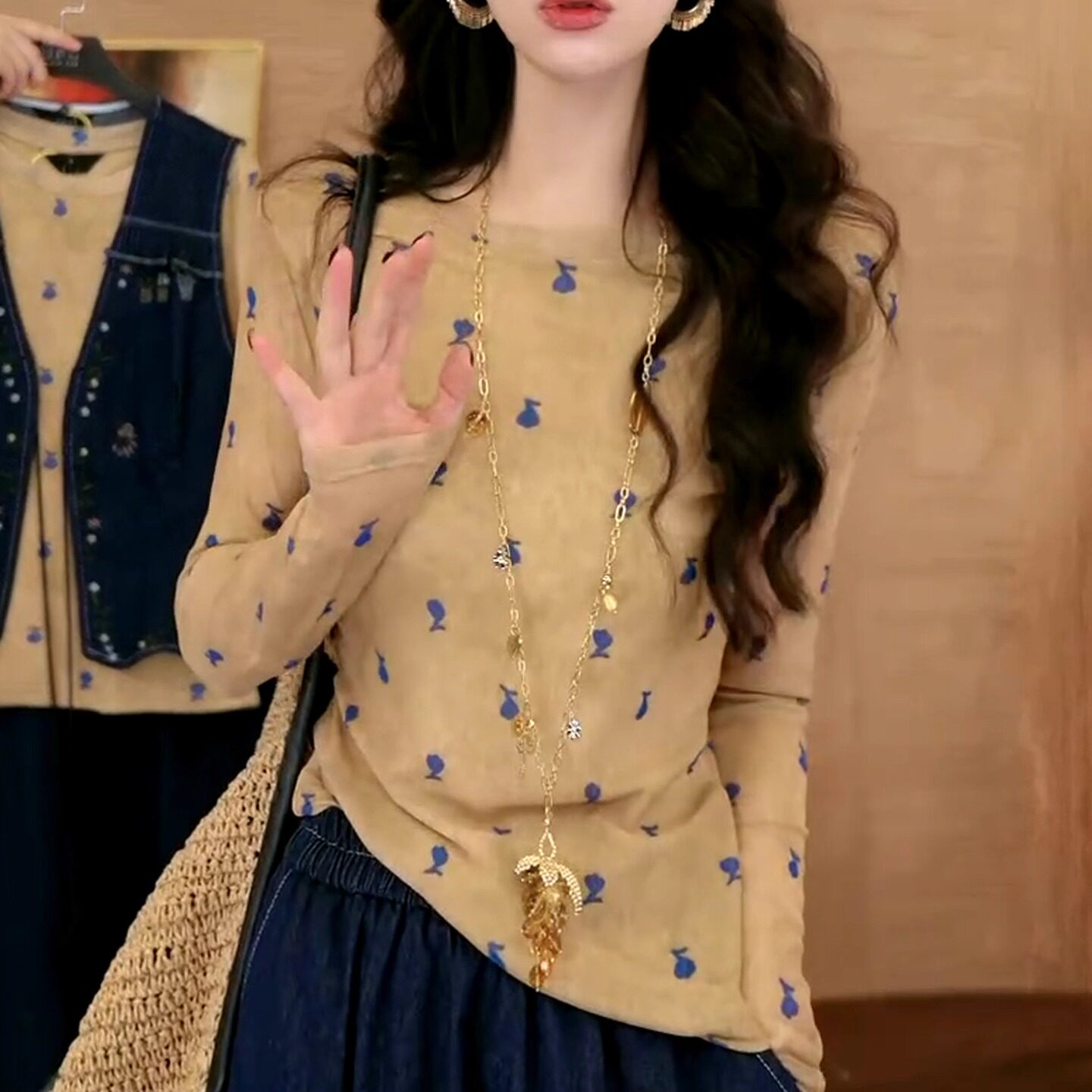 小众设计网纱印花长袖t恤女早秋薄款2026年新款修身显瘦打底上衣