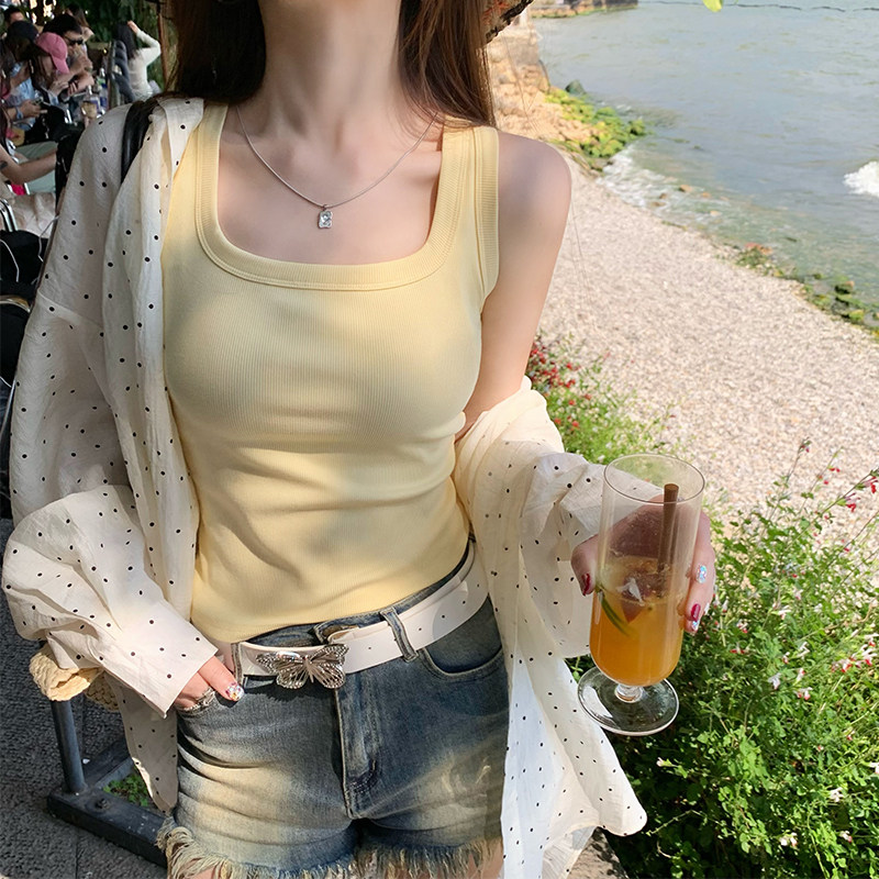 多巴胺穿搭吊带背心女夏季外穿图片