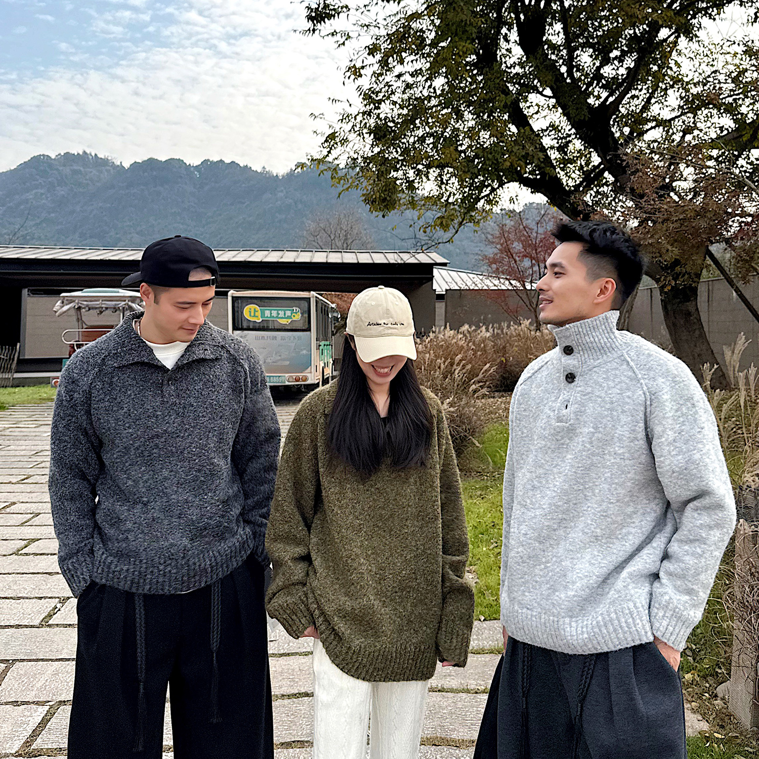 半开襟立领插肩袖毛衣2025新款时尚宽松休闲纽扣设计男装针织上衣