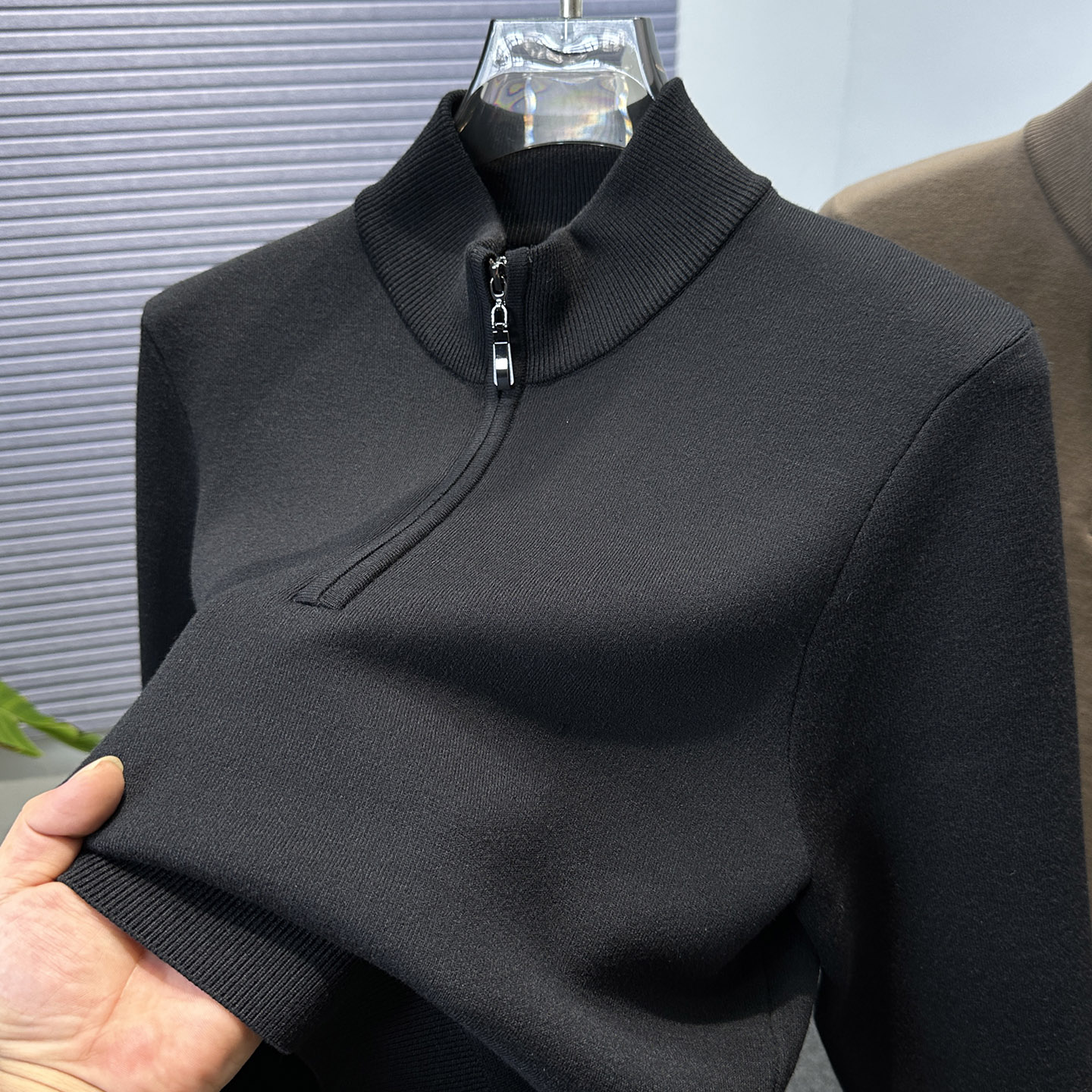 半高拉链防风设计 商务休闲时尚百搭