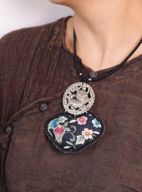 刺绣老绣女个性手工锁骨项链