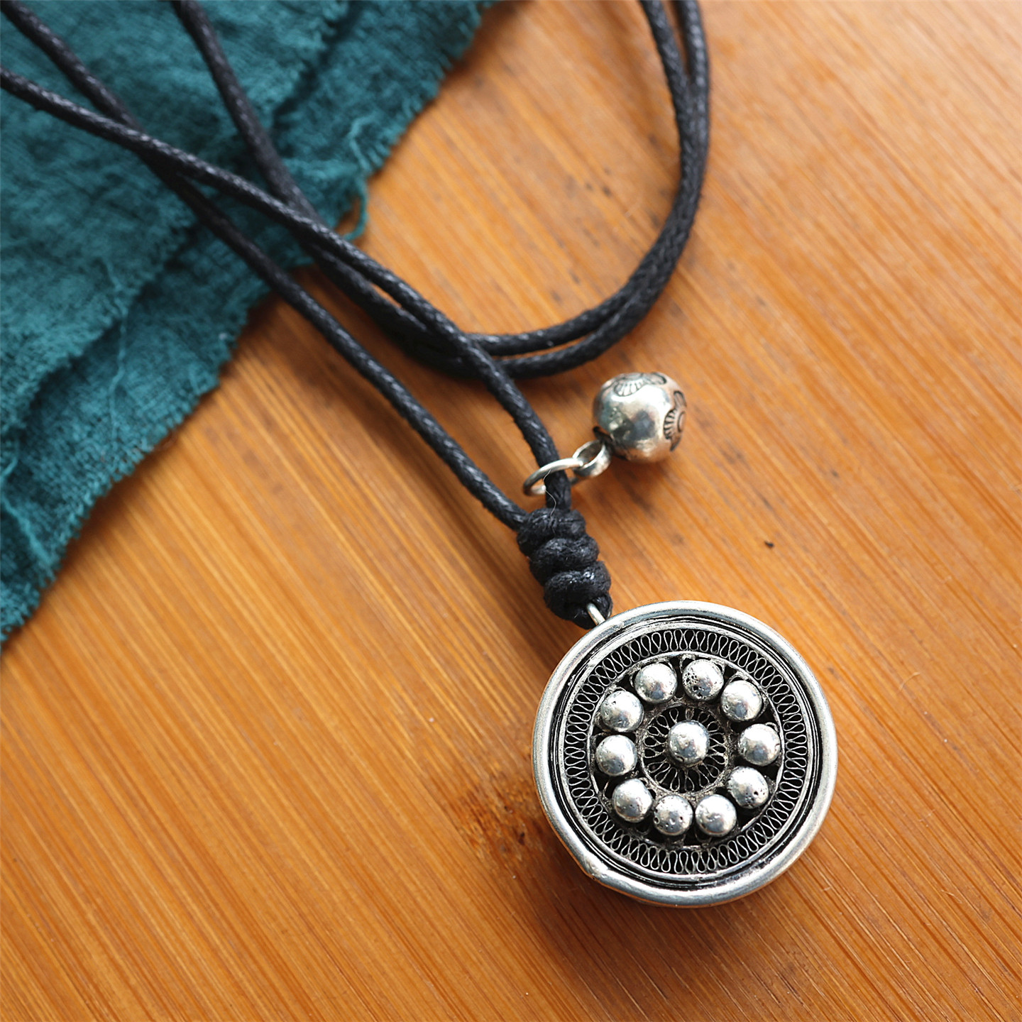 春风屿复古民族风饰品手工掐花丝苗银传统圆形铜鼓坠项链毛衣链08