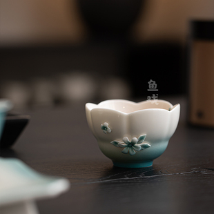 鱼戏手工捏花渐变蓝陶瓷花口茶杯家用大号女士主人杯品茗杯闻香杯