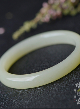 儒匪窝带鉴定证书和田玉手镯