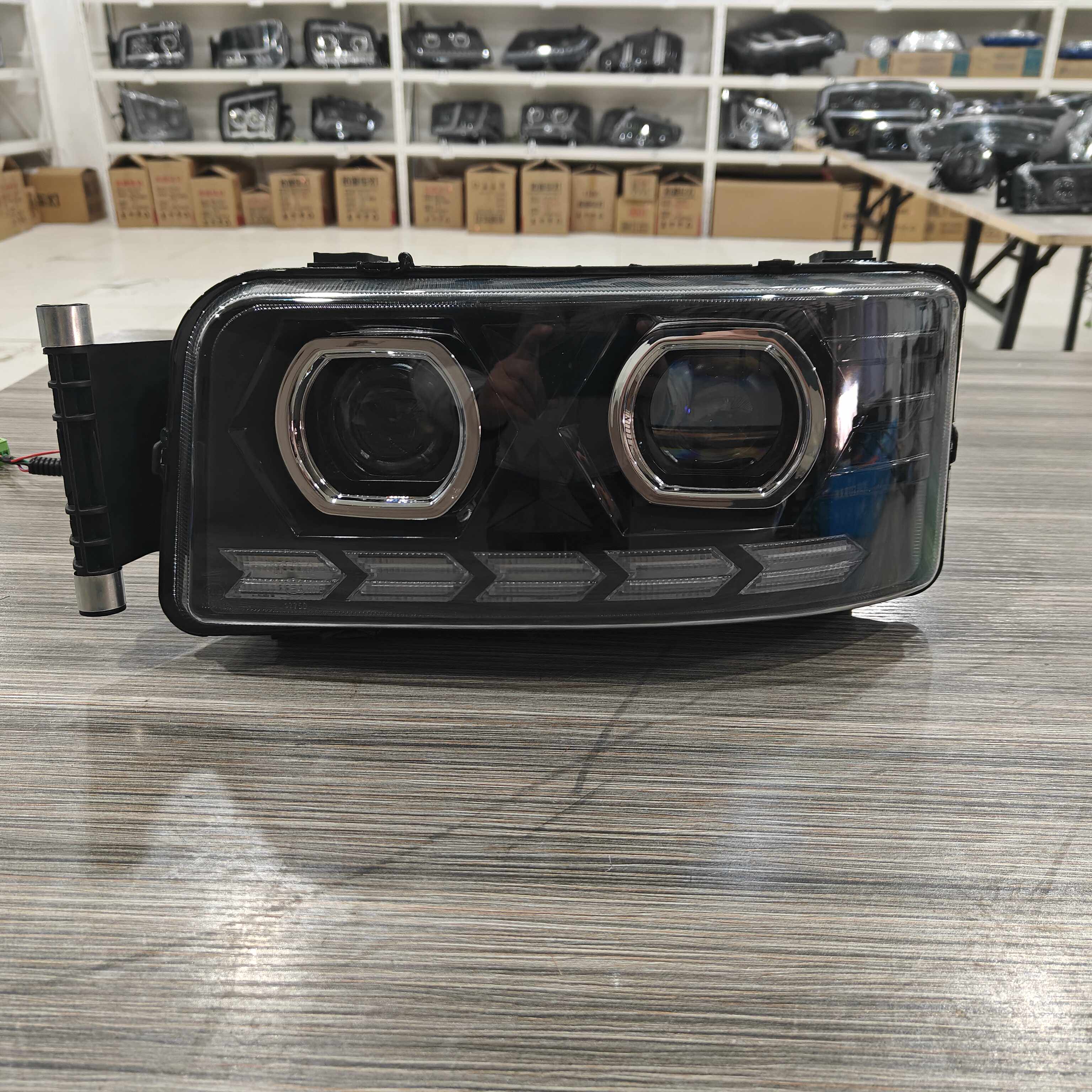 汕德卡自卸大灯总成重汽豪沃 tx改装led配件c7h g7h g7原厂前大灯