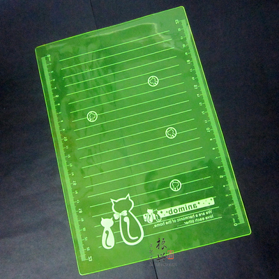 小鱼儿柔软垫板 横线垫板 透明软胶垫 卡通学生垫板18*26厘米