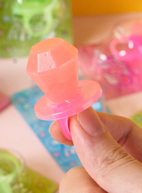 10克钻石糖小熊戒指硬糖六一创意儿童多水果味奶嘴糖老式生日糖果