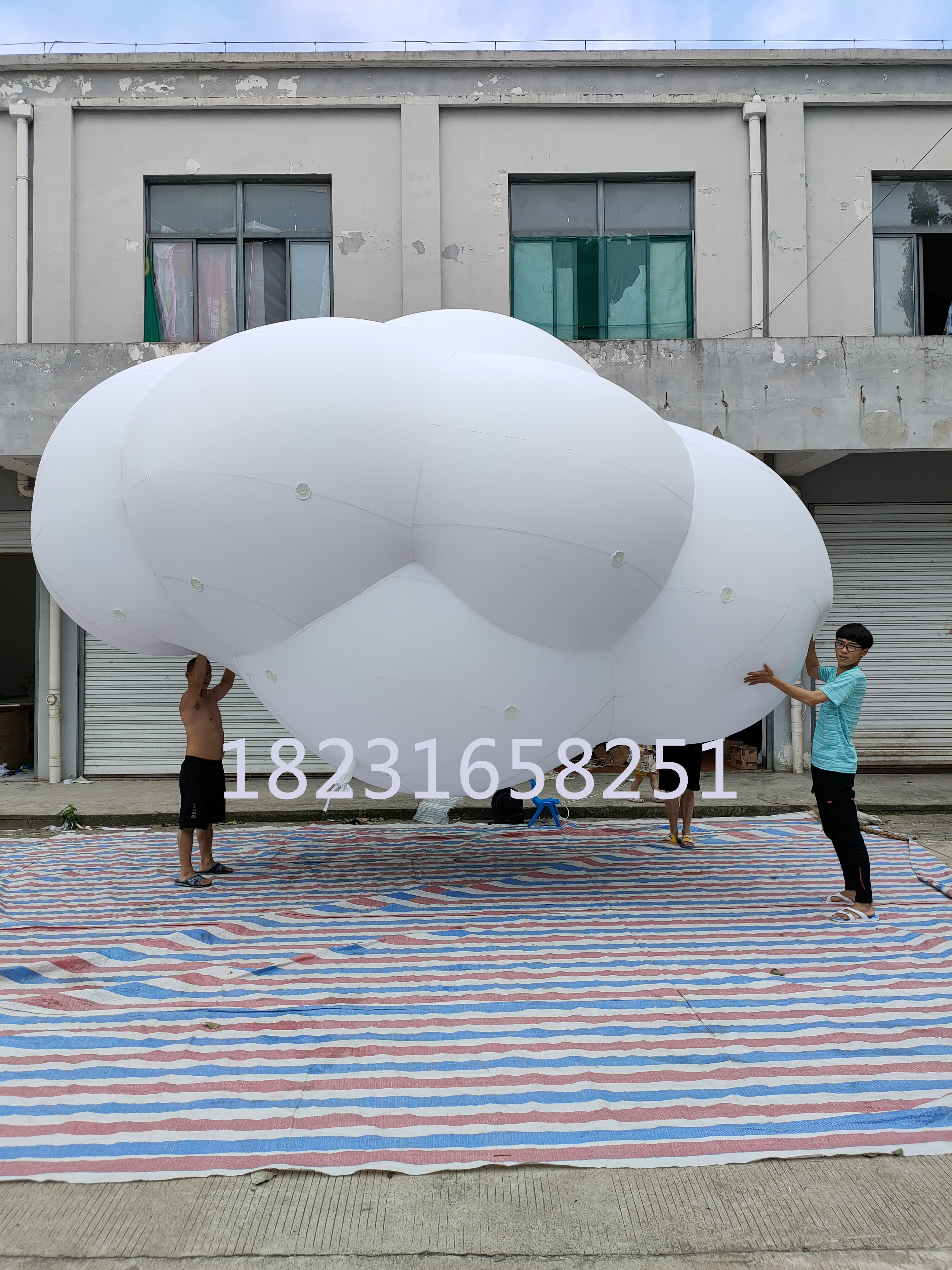 充气大型云朵云彩异型卡通空飘 PVC白云升空气球 广告空飘球气模图片