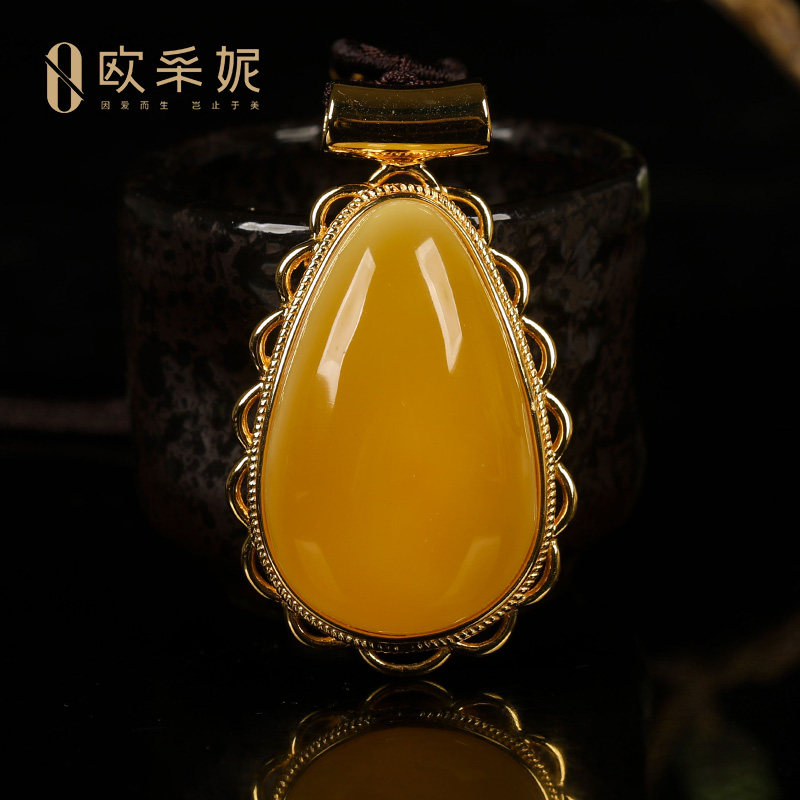 欧采妮蜜蜡吊坠天然琥珀原石带皮色鸡油黄随型银镶毛衣挂坠孤品