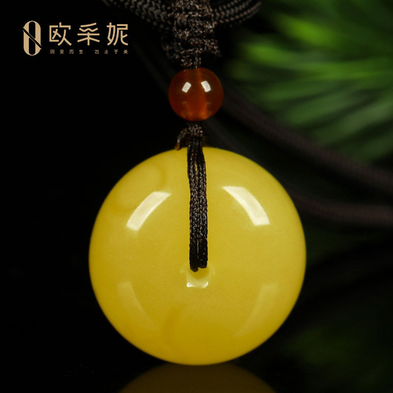 欧采妮天然原石鸡油黄蜜蜡平安扣