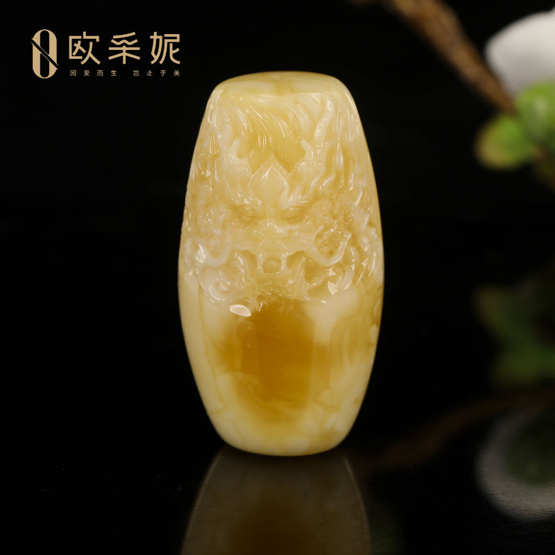 欧采妮天然白花蜜蜡盘龙吊坠