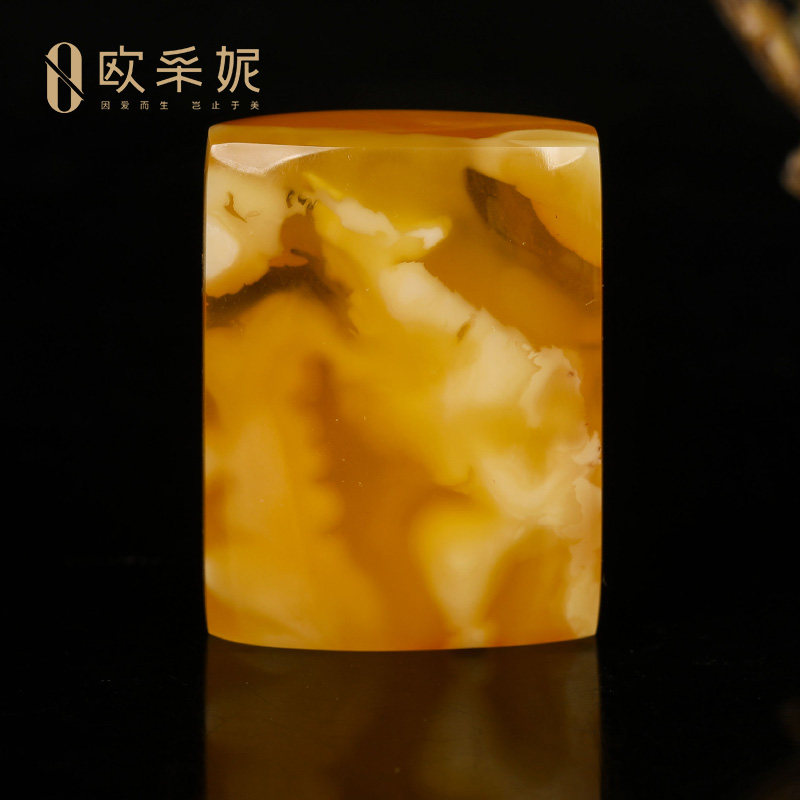 欧采妮天然原石蜜蜡无事牌吊坠