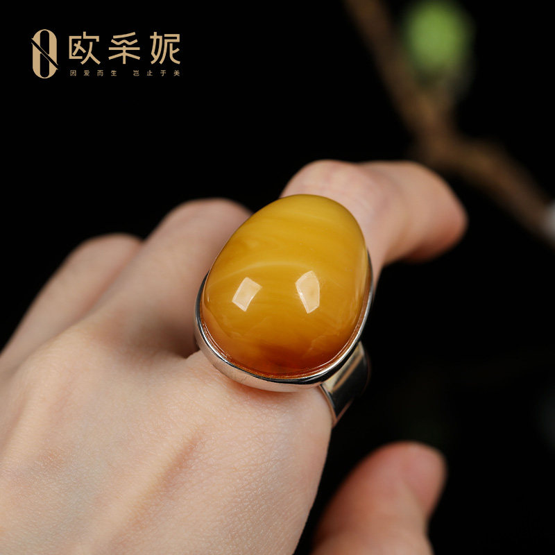欧采妮S925银镶鸡油黄蜜蜡戒指