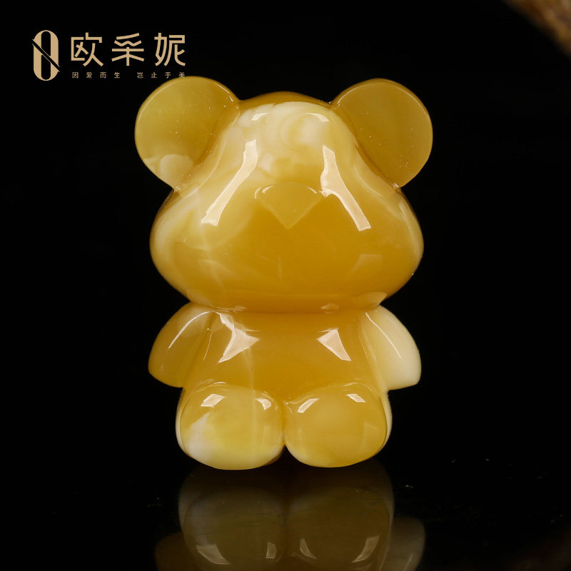 欧采妮天然琥珀鸡油黄小熊吊坠